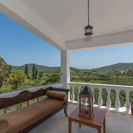 Holiday home Amalia Ano Yerakarion